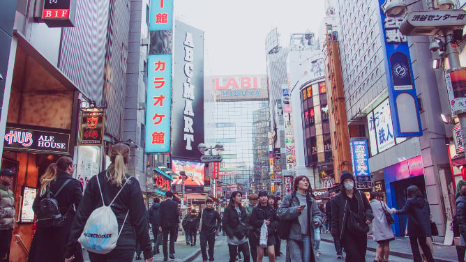 aifs-japan-tokyo-shibuya-personen-city-strasse-program-carousel-668x1000