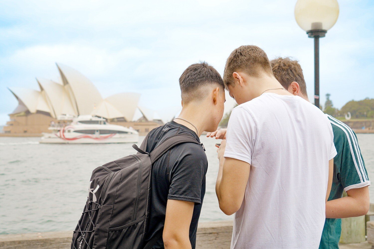 aifs-schueleraustausch-australien-orientation-days-sydney-sightseeingtour-personen-opera-house